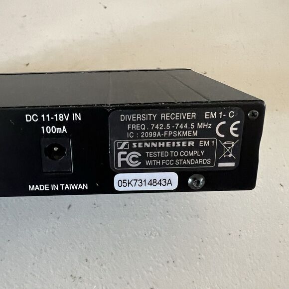Sennheiser Microphone Diversity Receiver EM1-C Freeport Base Only. Excellent! - Picture 9 of 9